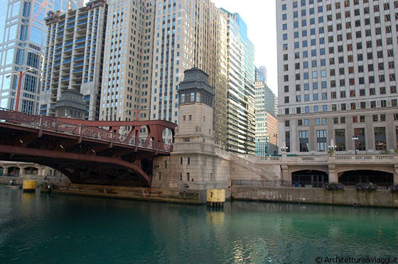 CHICAGO RIVER - Il ponte su Clark Street