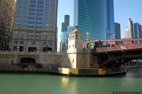 ARCHITECTURAL RIVER CRUISE - I caratteristici ponti in ferro che attraversano il Chicago River