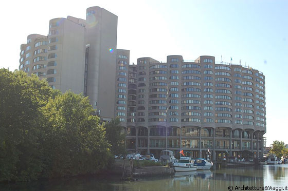 CHICAGO RIVER - Il complesso del River City è il punto del ramo sud in cui la barca del River Cruise completa il giro del fiume e torna indietro