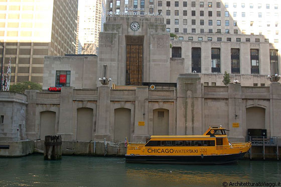 CHICAGO RIVER - Riverside Plaza (Chicago Daily News) - arch. Holabird & Root, 1929 - 2 North Riverside Plaza