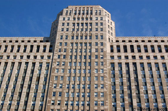ARCHITECTURAL RIVER CRUISE - L'imponente Chicago Merchandise Mart costruito tra il 1928 e il 1930 da Marshall Field and Company