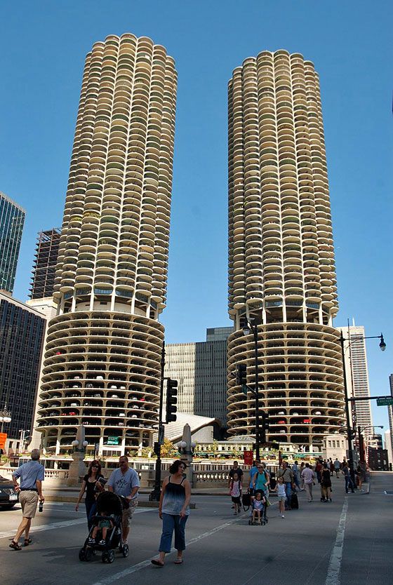 DOWNTOWN CHICAGO - Le due torri di Marina City in N. State St. 