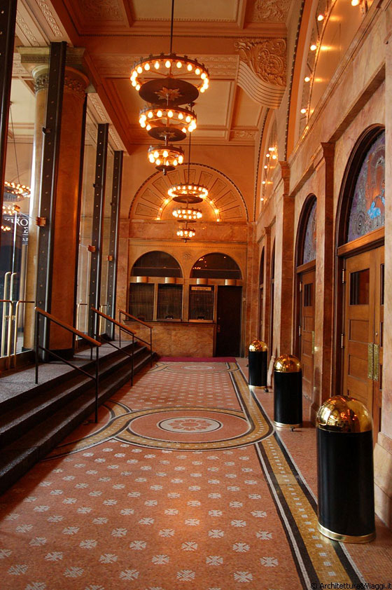 CHICAGO - La decorazione interna dell'Auditorium è interamente di Sullivan