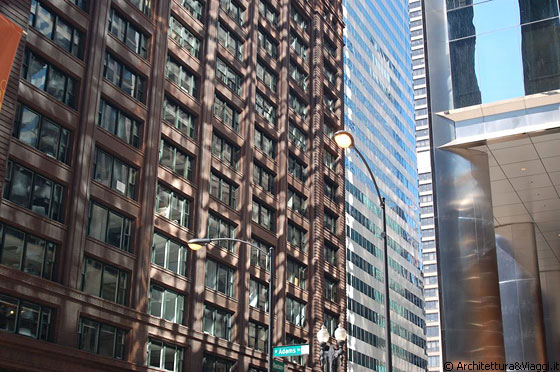 CHICAGO - Contrasti e riflessi tra i paramenti dei grattacieli