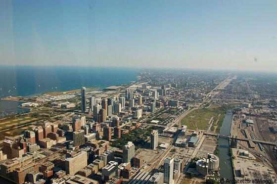 CHICAGO - Dall'osservatorio dell Sears Tower ampia panoramica della Chicago sud, dal Chicago River al Lake Michigan