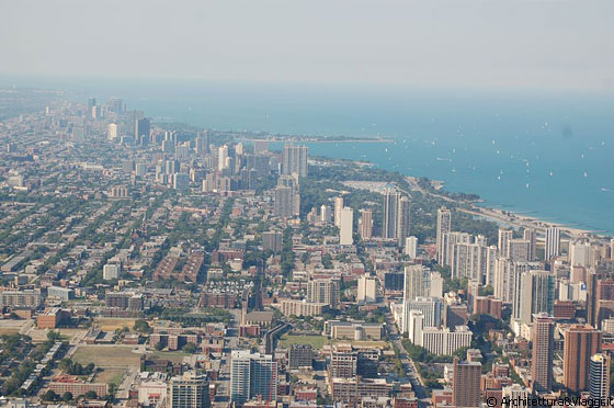 CHICAGO - Dall'osservatorio delle Sears Tower, vista verso nord, il Lincoln Park e la distesa del Lago Michigan