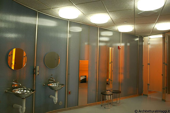 IIT - CHICAGO - Toilets al McCormick Tribune Campus Center