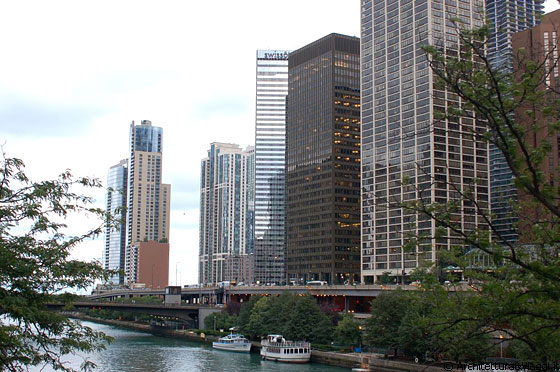 CHICAGO RIVER - Guardando verso est, ovvero verso il Lake Michigan
