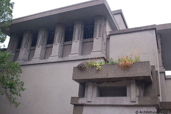 OAK PARK - ILLINOIS - Unity Temple è realizzato in cemento armato con ciottoli a vista nel paramento murario