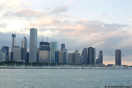ILLINOIS - Chicago con il suo panorama di grattacieli, è la città più importante della regione dei Grandi Laghi