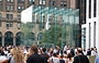 NY - FIFTH AVENUE. Il cubo dell'Apple Store è composto da vetro strutturale, senza alcuna definizione di metallo 