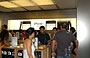 FIFTH AVENUE. La iPhone mania richiama molti visitatori all'Apple store della Fifth Avenue