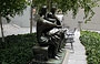 MoMA. Il giardino delle sculture: Family Group (1948 - 1949), Henry Moore