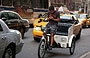 MANHATTAN. Un pedicab, i taxi bicicletta simili ai risciò, gli ultimi nati nella famiglia dei mezzi di trasporto che intasano le strade di New York