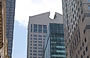 MIDTOWN MANHATTAN. L'inconfondibile frontone dell'AT&T Building sovrasta Madison Avenue 