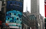 MIDTOWN MANHATTAN. L'insegna ricurva alta sette piani del NASDAQ in Times Square è costata 37 milioni di dollari 