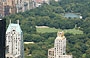 NEW YORK. Vista dal Top of the Rock: in primo piano sulla sinistra l'elegante Hampshire House domina il profilo sud di Central Park, mentre l'altra torretta è la Trump Tower