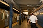LOWER MANHATTAN. Metropolitana di New York - molti dei vecchi treni sono stati sostituiti da nuovi modelli