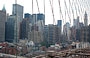 BROOKLYN BRIDGE. Dai tiranti del ponte un'altra immagine di Lower Manhattan