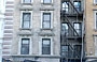 NEW YORK CITY. Il newyorkese medio spende circa i tre quarti del suo reddito mensile in affitto, mentre la maggior parte vive in edifici costruiti prima del 1940 ad affitto bloccato