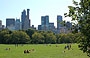 MANHATTAN. I grattacieli di Central Park South si stagliano sulla grande distesa verde di Sheep Meadow