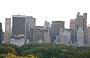 MET. Vista sui grattacieli di Central Park South: a sinistra il Solow Building con il Plaza hotel proprio davanti, mentre all'estrema destra l'inconfondibile Hampshire House 