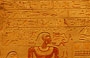 METROPOLITAN MUSEUM OF MODERN ART. Sezione egizia - stela funeraria del sigillatore reale Indi e sua moglie, la sacerdotessa di Hathor Mutmuti di Thinis, Dinastia 8 - dipinto su calcare