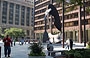 THE LOOP. Nella piazza di fronte al Richard J. Daley Center spicca la scultura senza titolo in Cor-Ten di Picasso
