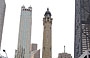 MICHIGAN AVENUE. A nord, oltre la Chicago Water Tower e Pumping Station, vista su 900 North Michigan Avenue, il grattacielo con le quattro lanterne in cima alla struttura