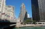 CHICAGO. Oltre il Chicago River si riconosce la gotica Tribune tower - arch. Raymond Hood, John M. Howells, 1925