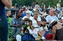GRANT PARK. Gli spettatori sembrano molto organizzati: comode sedie, biscotti, cappellini per evitare l'insolazione, dei veri e propri veterani del jazz festival