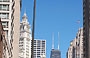 CHICAGO . Guardando North Michigan Avenue verso il John Hancock Center, si percepiscono i maestosi edifici della via, dal Wrigley Building alla Tribune Tower