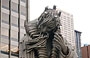CHICAGO. Passeggiando in North Michigan Avenue, nei pressi del ponte, ci fermiamo a fotografare questa bella scultura in metallo 