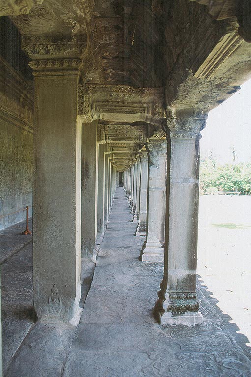 ANGKOR - Angkor Wat - le volte delle gallerie