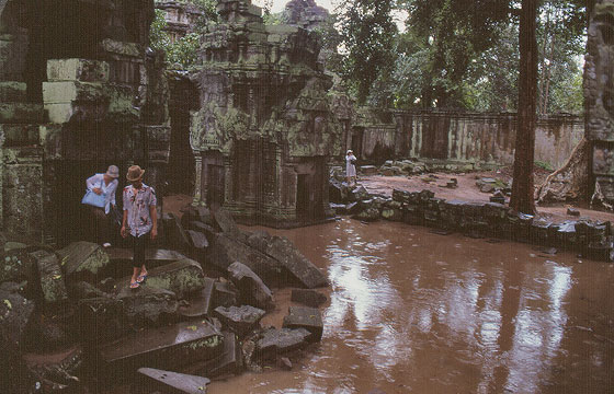 ANGKOR - Ta Prohm, una delle rovine più affascinanti e suggestive di Angkor, ricorda l'incredibile forza e potenza della natura