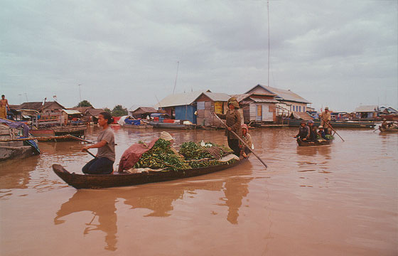 DINTORNI DI SIEM REAP - Il villaggio galleggiante di Chong Kneas di etnia vietnamita

