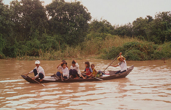 DINTORNI DI SIEM REAP - Il villaggio galleggiante di Chong Kneas - vita quotidiana