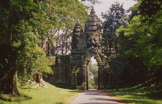 ANGKOR - Angkor Thom - Porta nord o Porta est