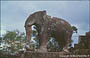 ANGKOR. Baray Orientale e Mebon Orientale - gli elefanti agli angoli del basamento