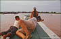 CHONG KNEAS. Verso il lago Tonlé Sap - Franceso e i ragazzini cambogiani che guidavano la nostra barca 