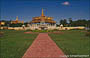 PHNOM PENH. Palazzo Reale e Pagoda d'Argento dal Samdech Sothearos Blvd, sul lungofiume - Chan Chaya Pavillon