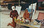 SIHANOUKVILLE. Occheuteal Beach - la nostra venditrice di frutta ambulante preferita