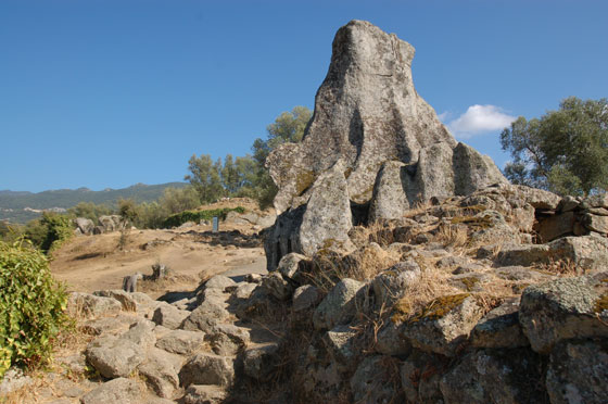 LA COSTA DEL SUD-OVEST - Il passato remoto dell'isola si racconta nei siti megalitici di Filitosa, Cauria e Palaggiu