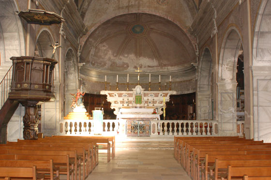 BONIFACIO - L'interno della Chiesa Ste Marie Majeure