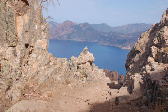 LE SENTIER MULETIER - La Corsica è una montagna nel mare e presenta una grande varietà di paesaggi morfologici 
