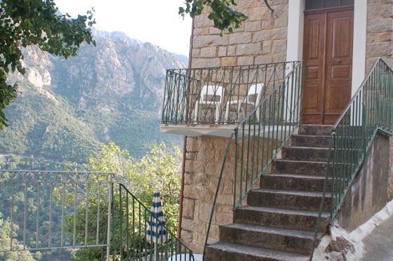 OTA - Aspre montagne e case in pietra