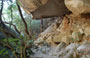 CORSICA DEL SUD. Dalle prime pozze naturali si attraversa il corso d'acqua e si passa attraverso una grotta per proseguire verso le cascate