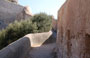 BUNIFAZIU. A piedi percorriamo lo chemin de ronde, il sentiero medievale all'interno delle fortificazioni della città