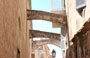 BONIFACIO. Gli archi rampanti di St. Maria Maggiore in Rue du Palais de Garde
