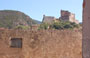GIROLATA. Oltre un bel muro a calce si scorge la fortezza dai genovesi del 1530